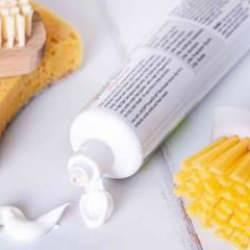 Diş macunu ile asla temizlememeniz gereken 4 şey