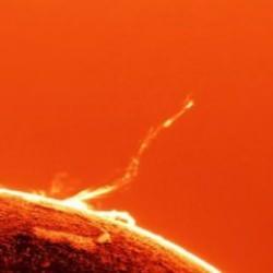 G&uuml;neş y&uuml;zeyinde ilk kez g&ouml;r&uuml;ld&uuml;: D&uuml;nyanın 20 katı b&uuml;y&uuml;kl&uuml;ğ&uuml;nde dev patlama!