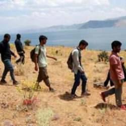 İran binlerce Afgan'ı sınır dışı etti