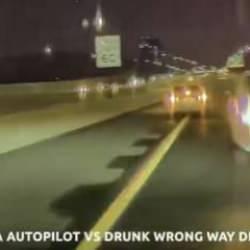 Tesla'nın otopilotu s&uuml;r&uuml;c&uuml;n&uuml; hayatını kurtardı! İşte feci kazadan kurtuluş anı...