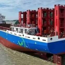 Çin, en büyük elektrikli gemisini denize indirdi