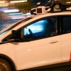 ABD'de robot taksi skandalı büyüyor: Bu sefer de betona saplandı!