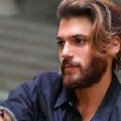 Can Yaman&rsquo;ın en acı g&uuml;n&uuml;! &Ouml;l&uuml;m haberiyle İtalya&rsquo;dan apar topar d&ouml;nd&uuml;&hellip;
