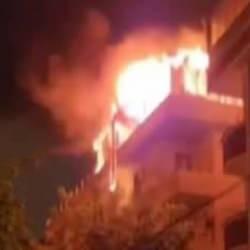 &Ccedil;ekmek&ouml;y'de 5 katlı binanın &ccedil;atı katında yangın