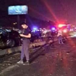 Karşı şeride ge&ccedil;en otomobil, 2 araca &ccedil;arptı; 2 &ouml;l&uuml;, 7 yaralı