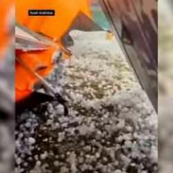 Suudi Arabistan'da korkutan dolu yağışı! Onlarca insan ve deve yaralandı