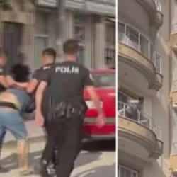 Annesini 5. katın balkonundan atmaya &ccedil;alıştı! Korkun&ccedil; anlar kamerada