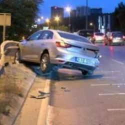 S&uuml;r&uuml;c&uuml; yaralı arkadaşını bırakıp ka&ccedil;tı!