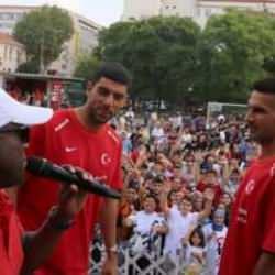 Zeki Çelik ve Cenk Özkaçar, Ermenistan maçı için skor tahmini