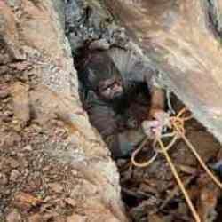 Ahırda g&uuml;&ccedil;lendirme &ccedil;alışması yaparken g&ouml;&ccedil;&uuml;k altında kaldı