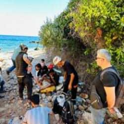 Dat&ccedil;a'da mahsur kalan 14 d&uuml;zensiz g&ouml;&ccedil;men kurtarıldı