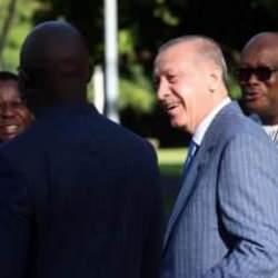 D&uuml;nyanın g&ouml;z&uuml; T&uuml;rkiye'nin &uuml;zerinde: T&uuml;rk hilali parlıyor