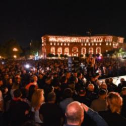 Ermenistan'da b&uuml;y&uuml;k &ouml;fke: Hain Paşinyan!