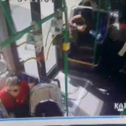 Geri geri kayan İETT otob&uuml;s&uuml;ndeki korku dolu anlar kamerada!