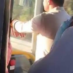 İETT otob&uuml;s&uuml;n&uuml;n kapısı a&ccedil;ık şekilde seyahati pes dedirtti!