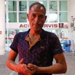 Sahipsiz köpekler oğlunu koruyan babayı yaraladı