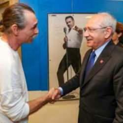 &Uuml;nl&uuml; oyuncu Erdal Beşik&ccedil;ioğlu, kulise gelen Kılı&ccedil;daroğlu'nu tiye aldı: Vallahi geldiniz