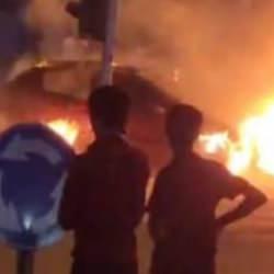 Seyir halindeki ara&ccedil; alev alev yandı