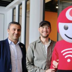 Vodafone'un dijital kahramanı TOBİ, artık konuşarak da hizmet verecek!