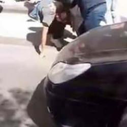 Cadde ortasında bir anda kavga ettiler! Onları ayırmak hi&ccedil; de kolay olmadı...