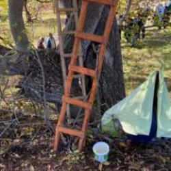 Ceviz ağacından d&uuml;ş&uuml;p demire saplanan adamın feci &ouml;l&uuml;m&uuml;