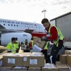 Gazze'ye ilaç ve tıbbi malzeme taşıyan Cumhurbaşkanlığına ait uçak Mısır'da