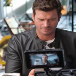 Hepsiburada’nın Apple iPhone 15 Pro Lansman Filminde Kıvanç Tatlıtuğ Yer Aldı