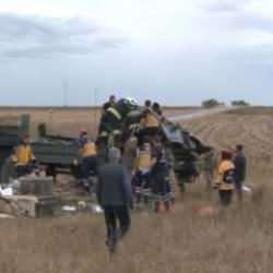 Askeri ara&ccedil; devrildi: Bir asker şehit oldu