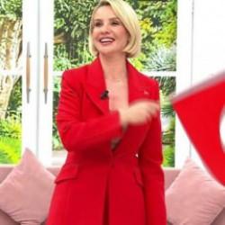 Esra Erol&rsquo;un en gururlu g&uuml;n&uuml;! &ldquo;Sen oynadın, biz ağladık!&rdquo;