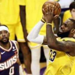 Lakers, Suns’ı yenerek ilk galibiyetini aldı
