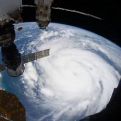 NASA uyardı: İnsanların üzerine düşebilir!