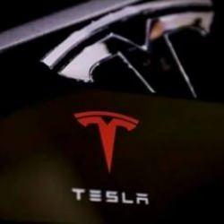 Tesla, ABD'de ilk "otopilot" davasını kazandı