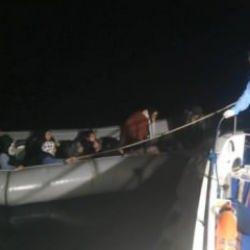 Yunanistan'ın ölüme ittiği 77 göçmen daha kurtarıldı