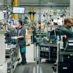 Almanya'da fabrika siparişleri düşüş beklenirken arttı