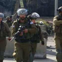 İsrail su bekleyen sivilleri vurdu