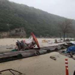 Şile'de dere taştı, yollar g&ouml;le d&ouml;nd&uuml;: İşletmeleri su bastı
