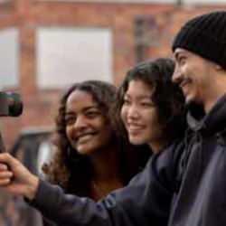 Sony ZV-E10 ile &ccedil;arpıcı hikayeler oluşturmak &ccedil;ok kolay!