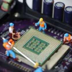 Teknoloji devi yarışa dahil oldu! Yapay zeka için kendi çiplerini üretti...