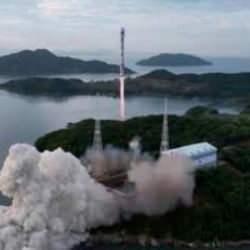 ABD ve Japonya tedirgin: Kuzey Kore 'casus uydusunu' başarıyla fırlattı!