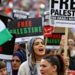 Guardian: İsrail'in saldırılarından sonra dünyada Kuran-ı Kerim'e ilgi arttı