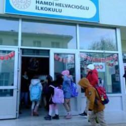 Okullarda ara tatil sonrası ilk ders zili &ccedil;aldı