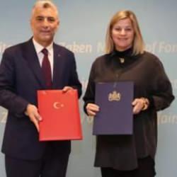 Türkiye ile Hollanda arasında imzalar atıldı