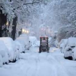 Almanya'da kar hayatı felç etti! Uçak, tren ve otobüs seferleri iptal edildi