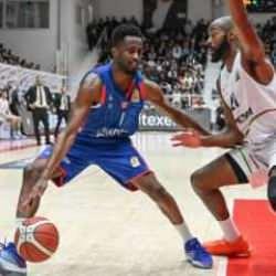 Anadolu Efes deplasmanda galip