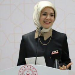 Bakan G&ouml;ktaş'tan sanat&ccedil;ı Zerrin &Ouml;zer'e ziyaret