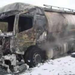 &Ccedil;atalca'da lastiği patlayan tanker alev alev yandı