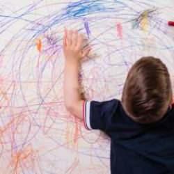 Duvardan pastel boya lekesi nasıl çıkarılır? Duvardan pastel boya lekesi çıkarmak için en etkili 6 yöntem…