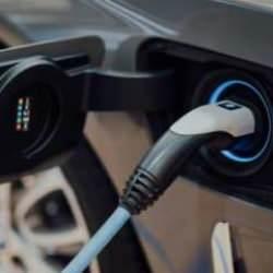 Elektrikli otomobillerde servis ve şarj istasyonlarında yeni karar