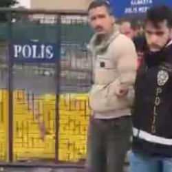 K&uuml;&ccedil;&uuml;k&ccedil;ekmece'de ağabey kardeşini bı&ccedil;akladı 