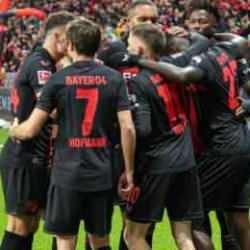 Lider Bayer Leverkusen gövde gösterisi yaptı